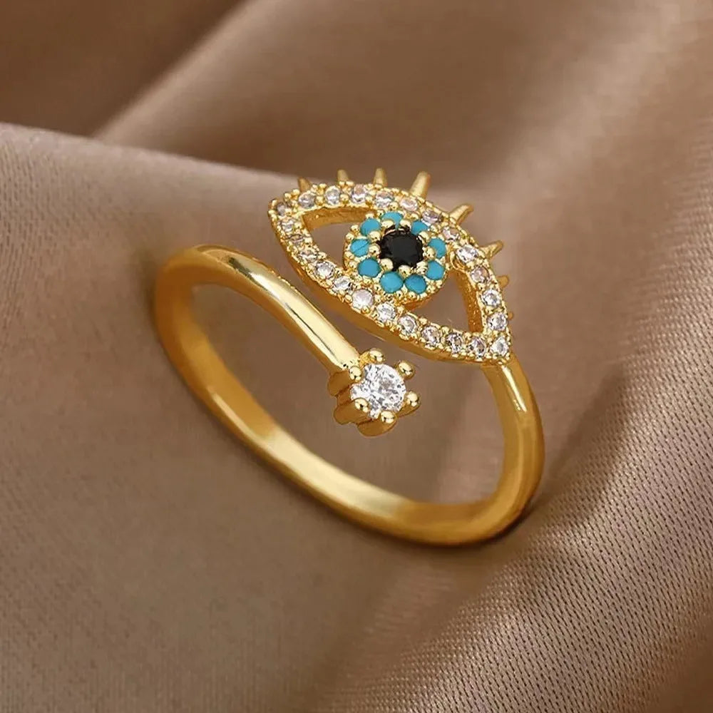 A blue-eyed ring - a simple, elegant, and fashionable piece of jewelry with a unique personality.