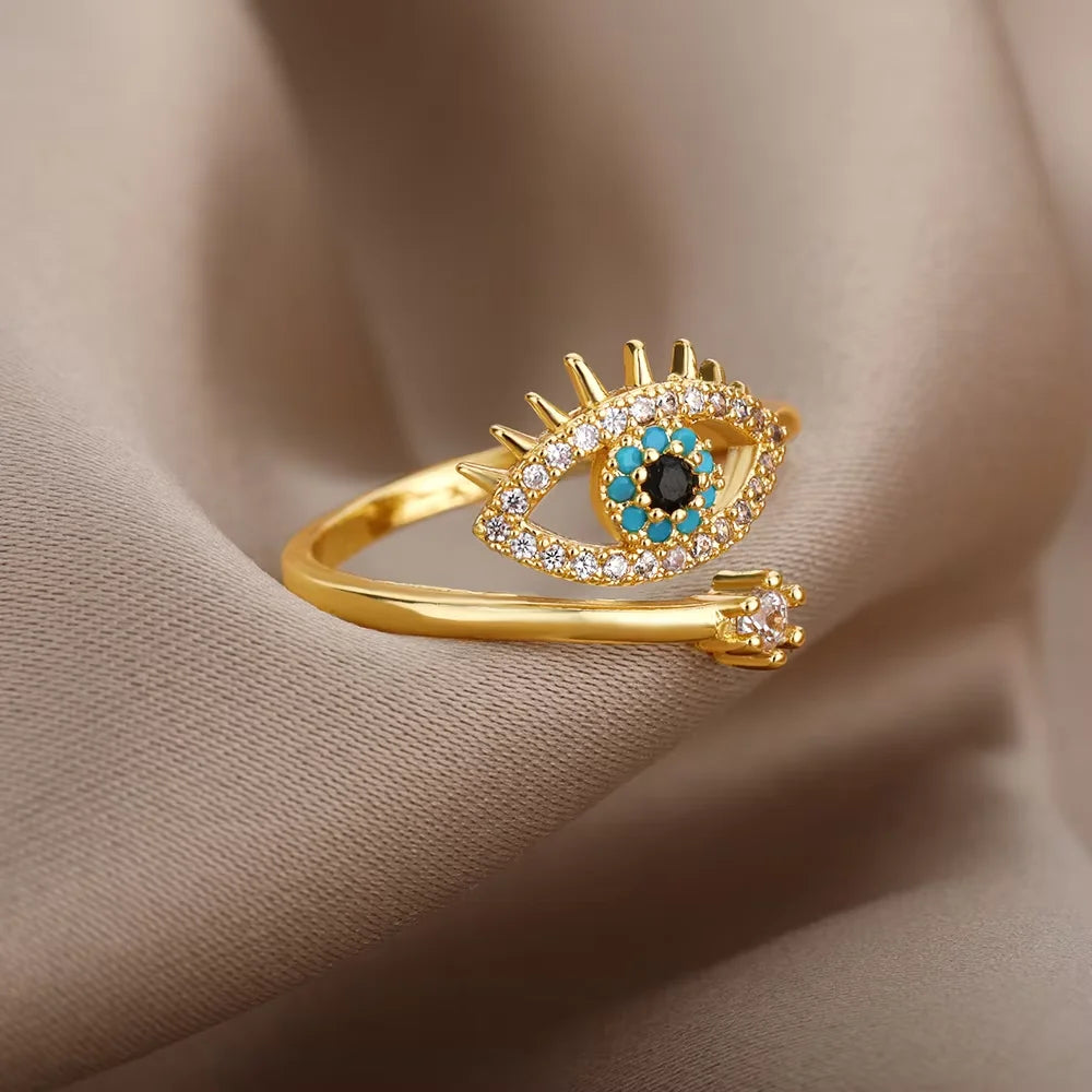 A blue-eyed ring - a simple, elegant, and fashionable piece of jewelry with a unique personality.