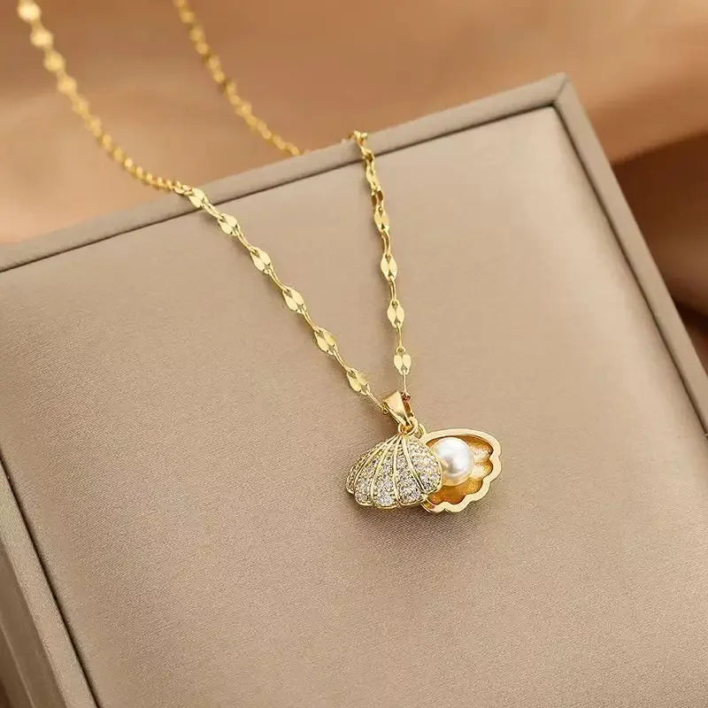 Fashionable and Luxurious Peach Heart Pearl Oyster Necklace, Personalized and Versatile Stainless Steel Clavicle Chain
