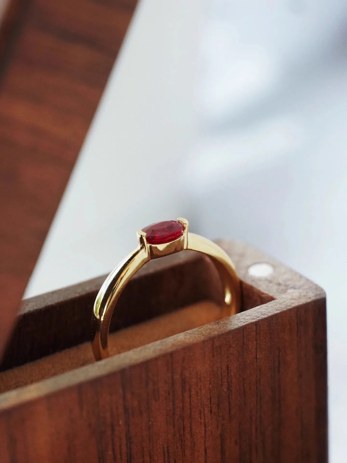 Refined S925 Sterling Silver Gold-plated ruby red zircon Ring For Women Casualfashion Design Luxury easiest